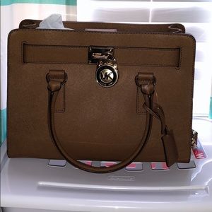 Michael Kors medium sized tote with medium strap